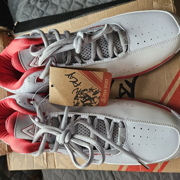 Peak Sports Red and White Sneakers - Picture 5 of 10